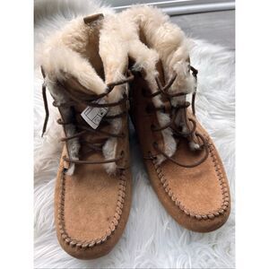 UGG Chickaree Boots Chestnut Brown Suede Lined Womens Short Moccassin Size US 9